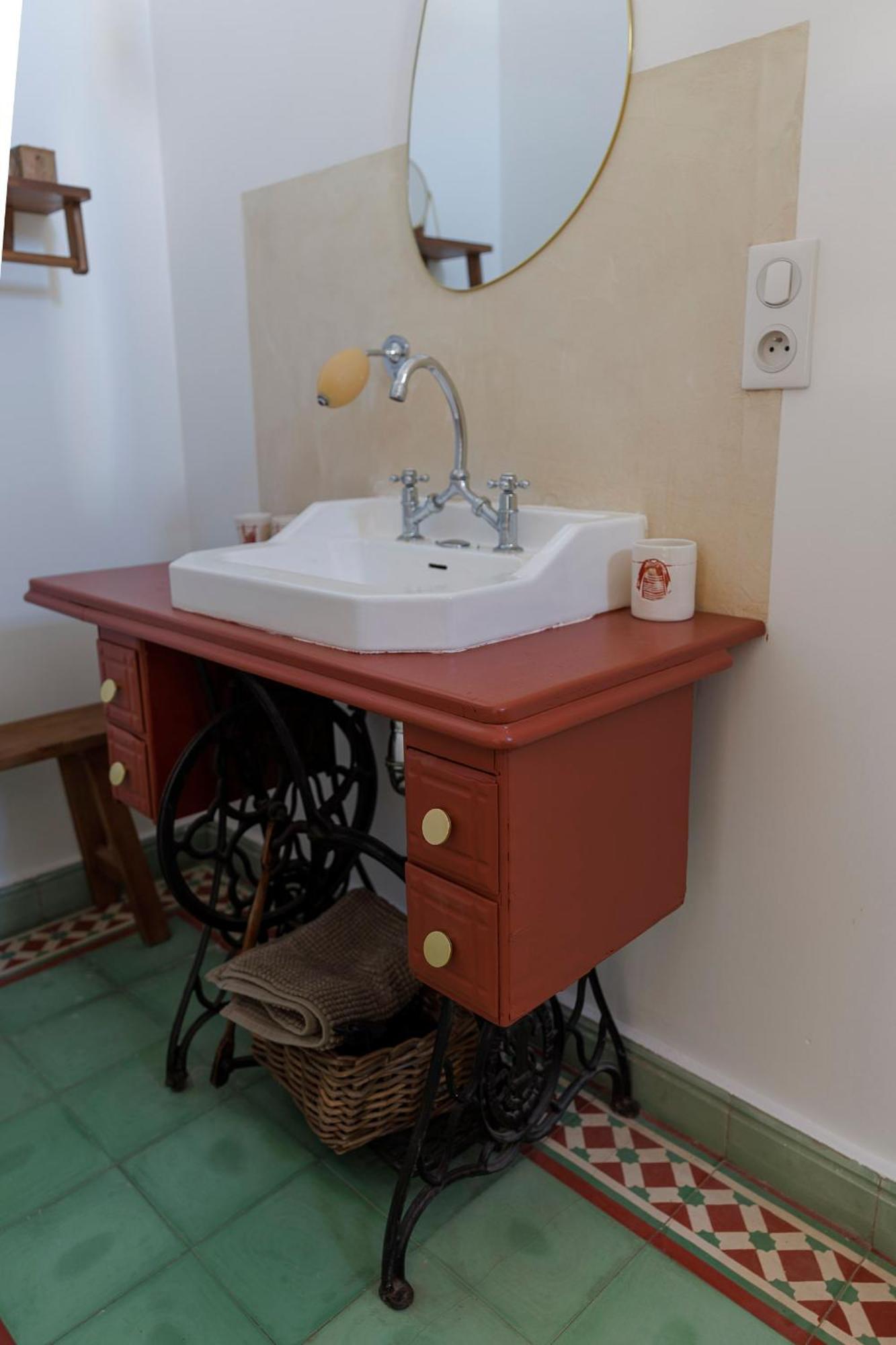 Châteauneuf-de-Gadagne Chambres D'Hotes L'Oreliane En Provence Only Adult מראה חיצוני תמונה